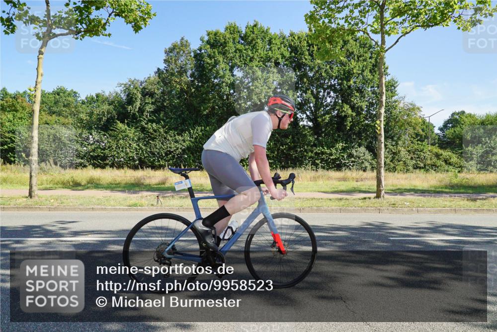 09.08.2026 - GEWOBA Citytriathlon Bremen Michael Burmester http://msf.ph/oto/9958523 09.08.2026 10:51:34 Radfahren 57, 99, 324, 397 meine-sportfotos.de