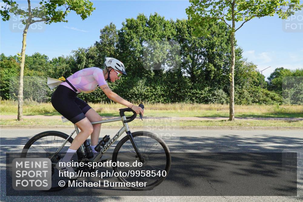 09.08.2026 - GEWOBA Citytriathlon Bremen Michael Burmester http://msf.ph/oto/9958540 09.08.2026 10:52:22 Radfahren 15, 43, 374, 443, 483 meine-sportfotos.de