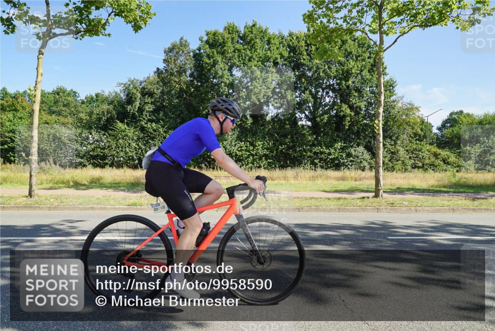 09.08.2026 - GEWOBA Citytriathlon Bremen Michael Burmester http://msf.ph/oto/9958590 09.08.2026 10:53:50 Radfahren 153, 193, 292, 433, 492, 501 meine-sportfotos.de