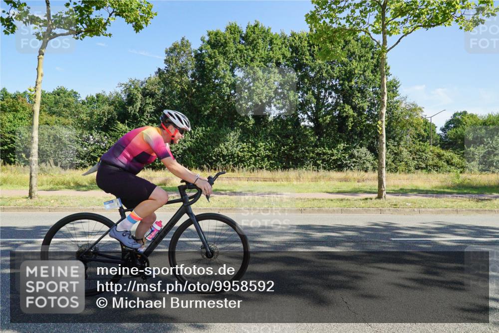 09.08.2026 - GEWOBA Citytriathlon Bremen Michael Burmester http://msf.ph/oto/9958592 09.08.2026 10:53:55 Radfahren 153, 193, 292, 367, 473, 492, 501 meine-sportfotos.de