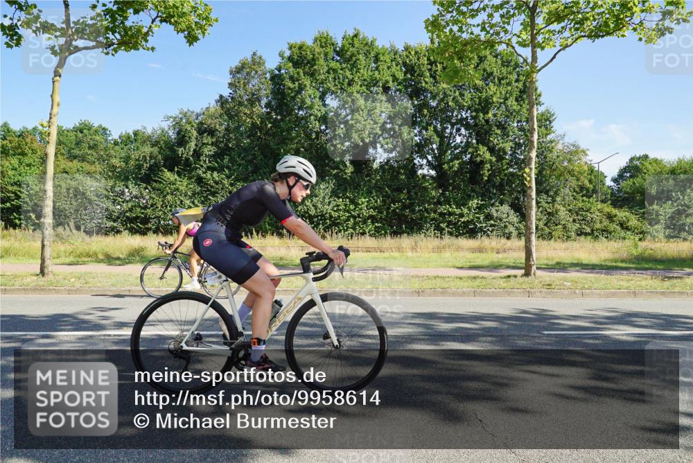 09.08.2026 - GEWOBA Citytriathlon Bremen Michael Burmester http://msf.ph/oto/9958614 09.08.2026 10:54:34 Radfahren 13, 17, 33, 87, 111, 143, 185, 195, 223, 331, 436, 467, 490, 509, 514, 531 meine-sportfotos.de