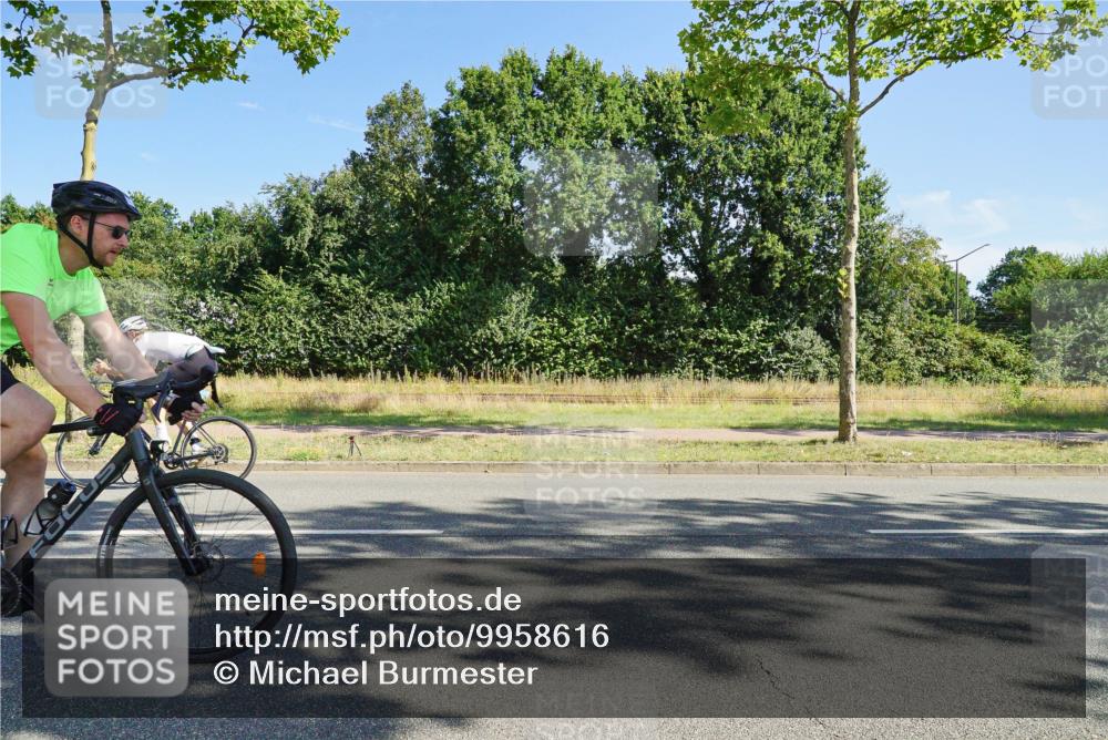 09.08.2026 - GEWOBA Citytriathlon Bremen Michael Burmester http://msf.ph/oto/9958616 09.08.2026 10:54:36 Radfahren 13, 17, 33, 87, 111, 143, 185, 195, 331, 436, 467, 490, 509, 514, 531 meine-sportfotos.de