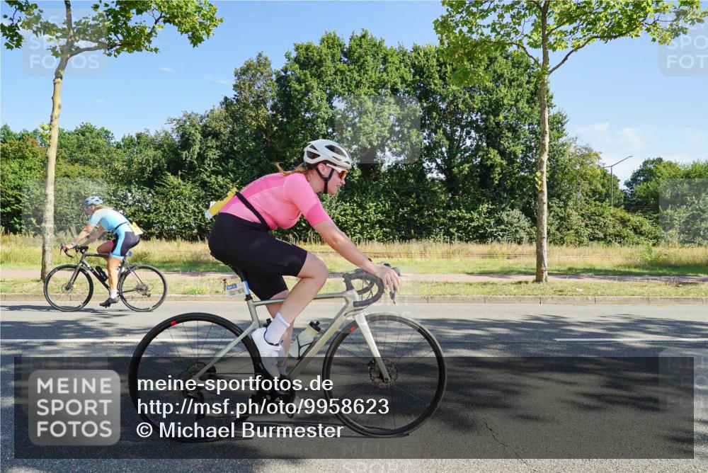09.08.2026 - GEWOBA Citytriathlon Bremen Michael Burmester http://msf.ph/oto/9958623 09.08.2026 10:54:57 Radfahren 37, 135, 201, 207, 303, 390, 444, 476, 513, 530 meine-sportfotos.de