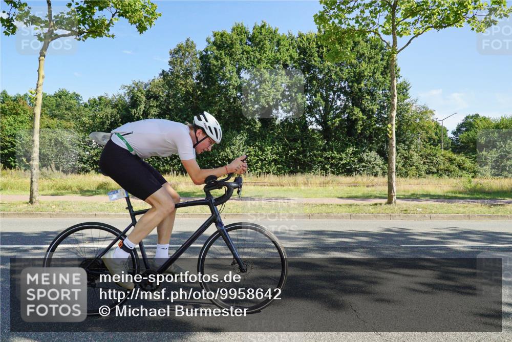 09.08.2026 - GEWOBA Citytriathlon Bremen Michael Burmester http://msf.ph/oto/9958642 09.08.2026 10:55:24 Radfahren 53, 123, 169, 187, 237, 527 meine-sportfotos.de