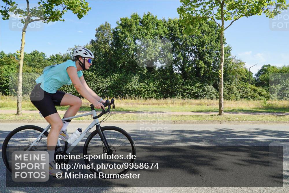 09.08.2026 - GEWOBA Citytriathlon Bremen Michael Burmester http://msf.ph/oto/9958674 09.08.2026 10:56:24 Radfahren 55, 61, 67, 163, 217, 225 meine-sportfotos.de