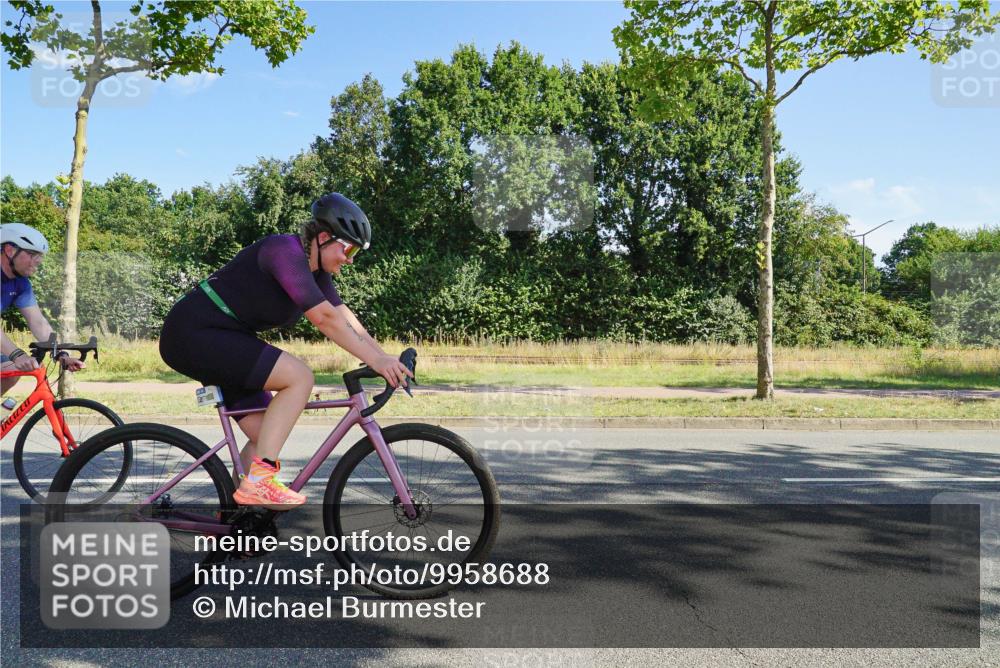 09.08.2026 - GEWOBA Citytriathlon Bremen Michael Burmester http://msf.ph/oto/9958688 09.08.2026 10:56:57 Radfahren 35, 75, 85, 113, 147, 149, 399, 460, 480 meine-sportfotos.de