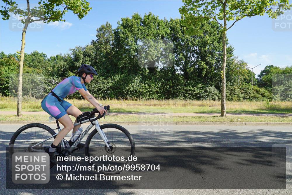 09.08.2026 - GEWOBA Citytriathlon Bremen Michael Burmester http://msf.ph/oto/9958704 09.08.2026 10:57:50 Radfahren 171, 434, 446, 462 meine-sportfotos.de