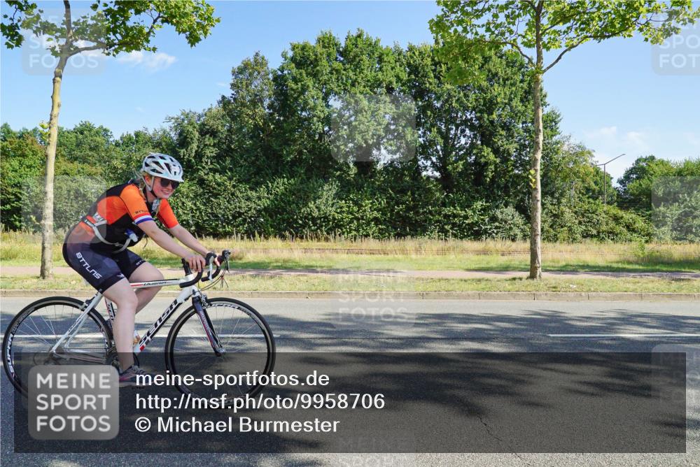 09.08.2026 - GEWOBA Citytriathlon Bremen Michael Burmester http://msf.ph/oto/9958706 09.08.2026 10:57:56 Radfahren 171, 434, 446, 462 meine-sportfotos.de
