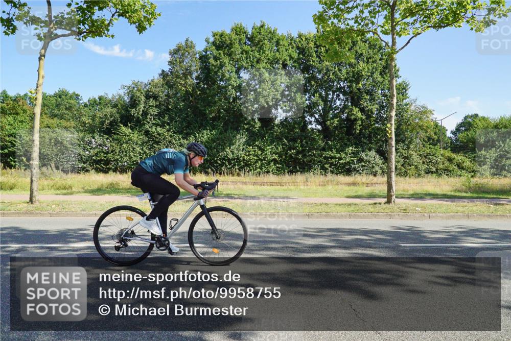 09.08.2026 - GEWOBA Citytriathlon Bremen Michael Burmester http://msf.ph/oto/9958755 09.08.2026 11:01:13 Radfahren 77, 78, 197, 203, 420, 422 meine-sportfotos.de