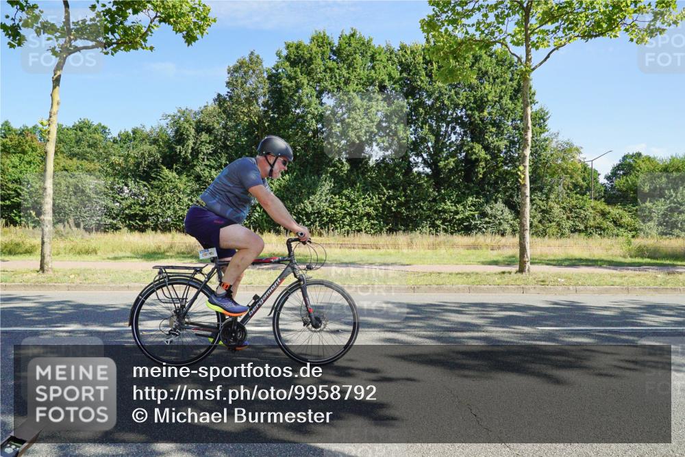 09.08.2026 - GEWOBA Citytriathlon Bremen Michael Burmester http://msf.ph/oto/9958792 09.08.2026 11:10:14 Radfahren 411 meine-sportfotos.de