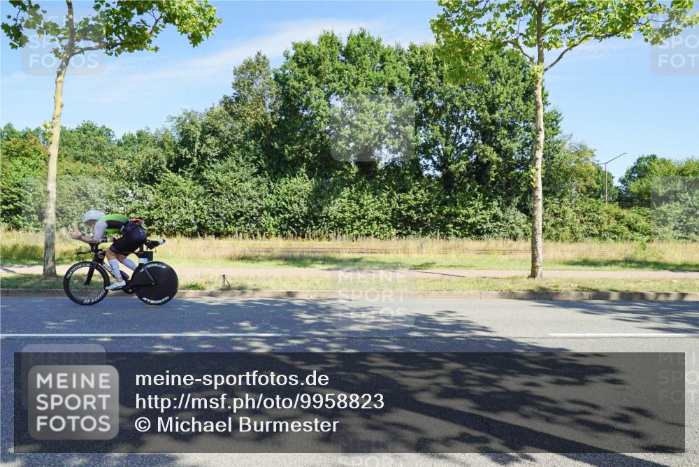09.08.2026 - GEWOBA Citytriathlon Bremen Michael Burmester http://msf.ph/oto/9958823 09.08.2026 12:04:08 Radfahren 595, 678 meine-sportfotos.de