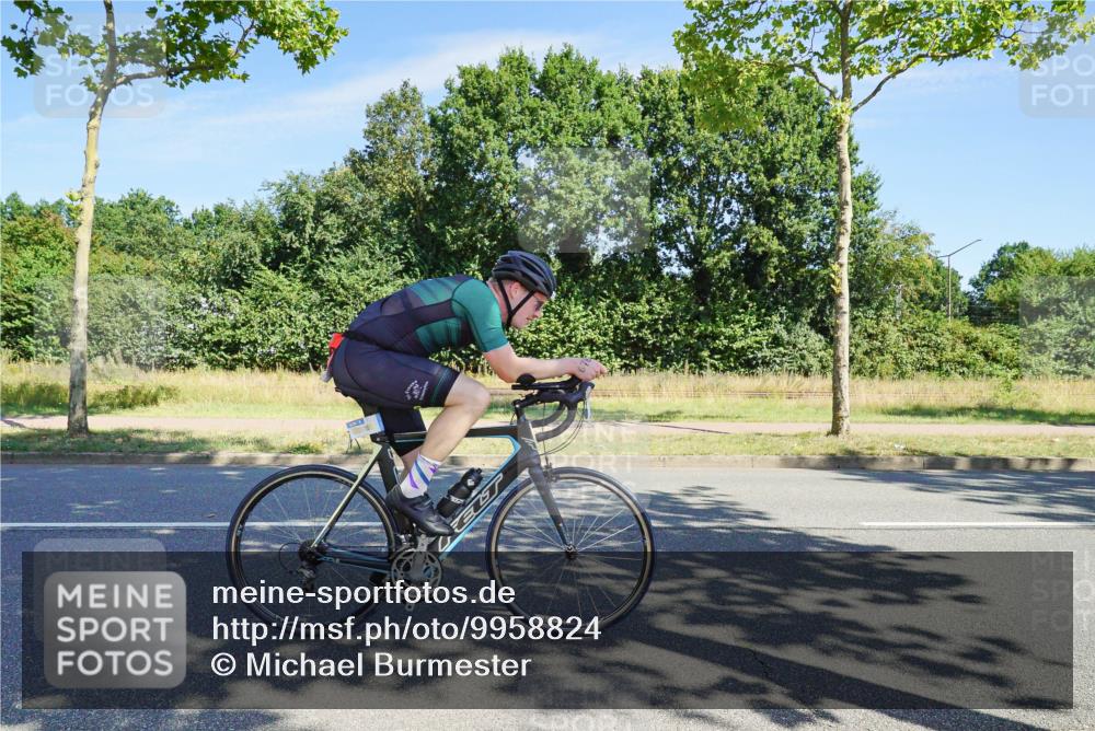 09.08.2026 - GEWOBA Citytriathlon Bremen Michael Burmester http://msf.ph/oto/9958824 09.08.2026 12:04:11 Radfahren 595, 678 meine-sportfotos.de