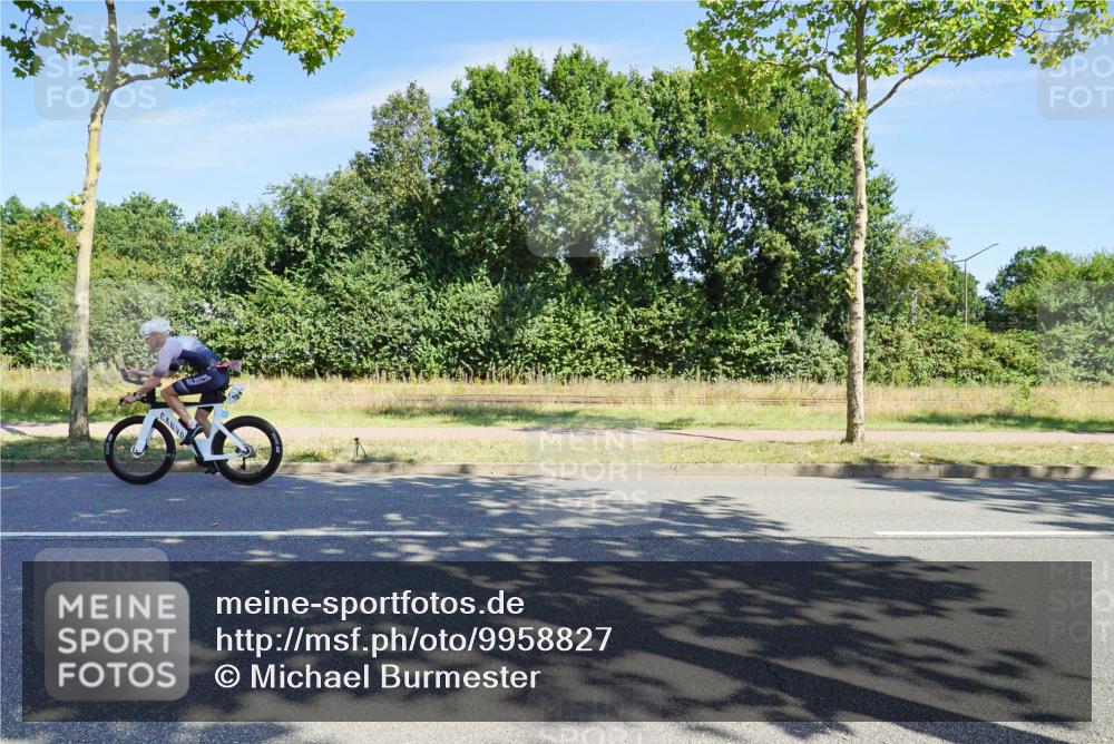 09.08.2026 - GEWOBA Citytriathlon Bremen Michael Burmester http://msf.ph/oto/9958827 09.08.2026 12:04:39 Radfahren 667, 682 meine-sportfotos.de