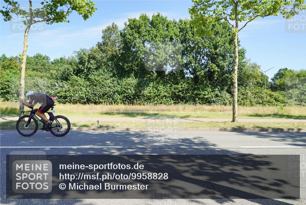 09.08.2026 - GEWOBA Citytriathlon Bremen Michael Burmester http://msf.ph/oto/9958828 09.08.2026 12:04:44 Radfahren 667, 682 meine-sportfotos.de
