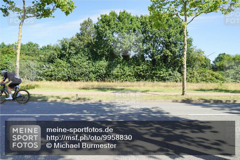 09.08.2026 - GEWOBA Citytriathlon Bremen Michael Burmester http://msf.ph/oto/9958830 09.08.2026 12:04:46 Radfahren 667, 682 meine-sportfotos.de