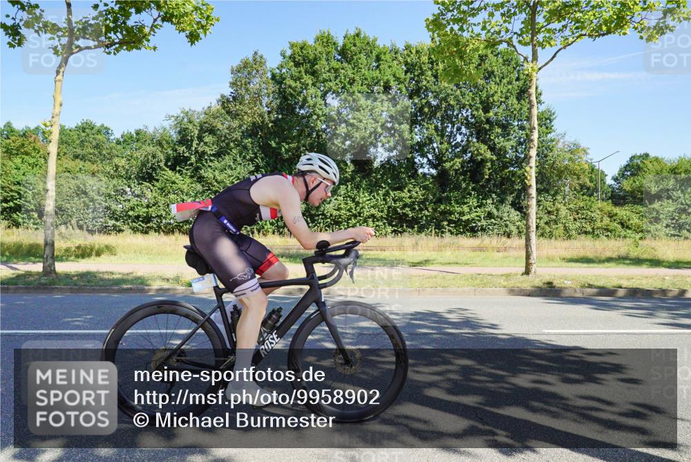 09.08.2026 - GEWOBA Citytriathlon Bremen Michael Burmester http://msf.ph/oto/9958902 09.08.2026 12:08:22 Radfahren 548, 601, 671 meine-sportfotos.de