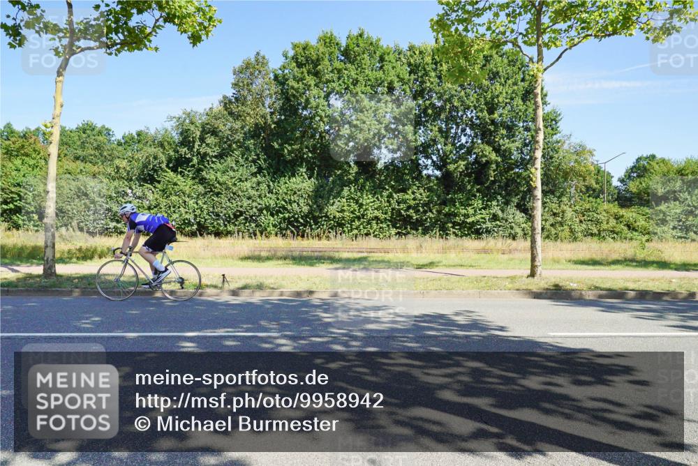 09.08.2026 - GEWOBA Citytriathlon Bremen Michael Burmester http://msf.ph/oto/9958942 09.08.2026 12:09:43 Radfahren 570, 578, 597, 674, 702 meine-sportfotos.de