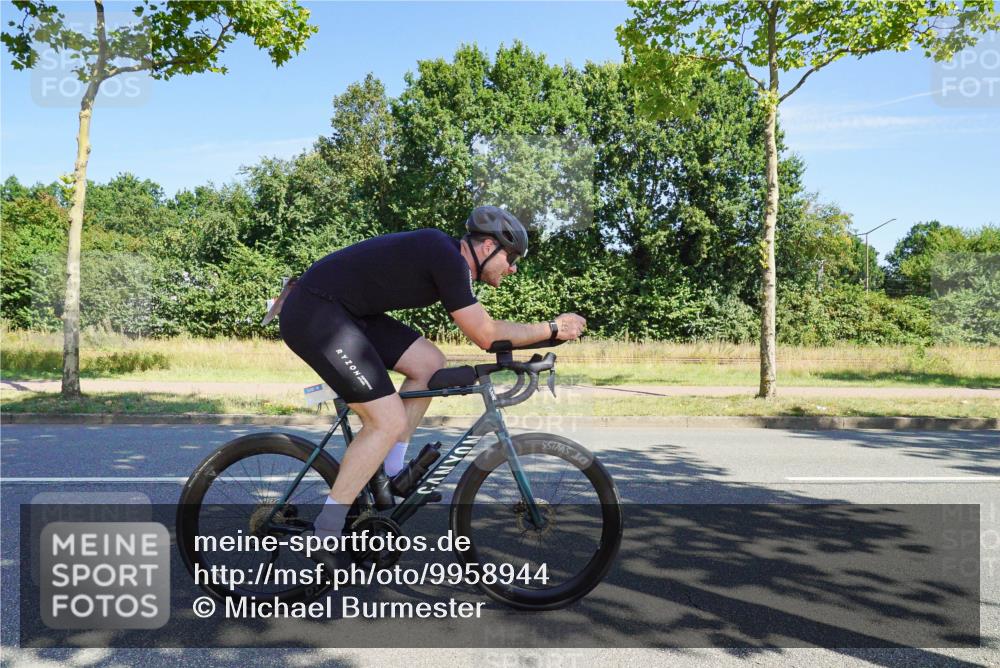 09.08.2026 - GEWOBA Citytriathlon Bremen Michael Burmester http://msf.ph/oto/9958944 09.08.2026 12:09:46 Radfahren 570, 578, 635, 674, 702, 718 meine-sportfotos.de