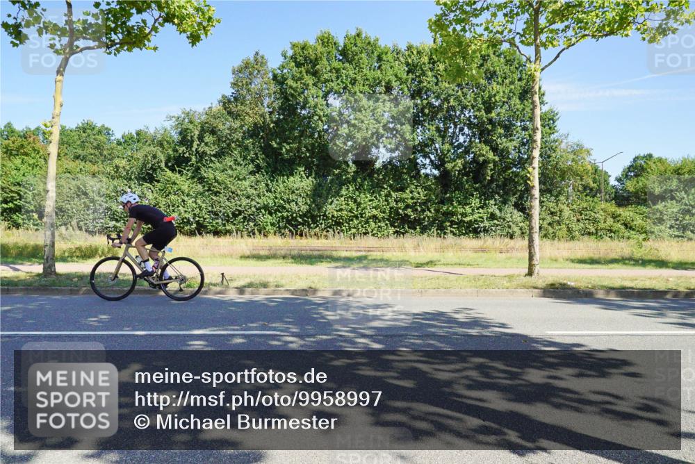 09.08.2026 - GEWOBA Citytriathlon Bremen Michael Burmester http://msf.ph/oto/9958997 09.08.2026 12:11:23 Radfahren 112, 540, 588, 666, 698, 703, 767, 789, 854, 1153 meine-sportfotos.de