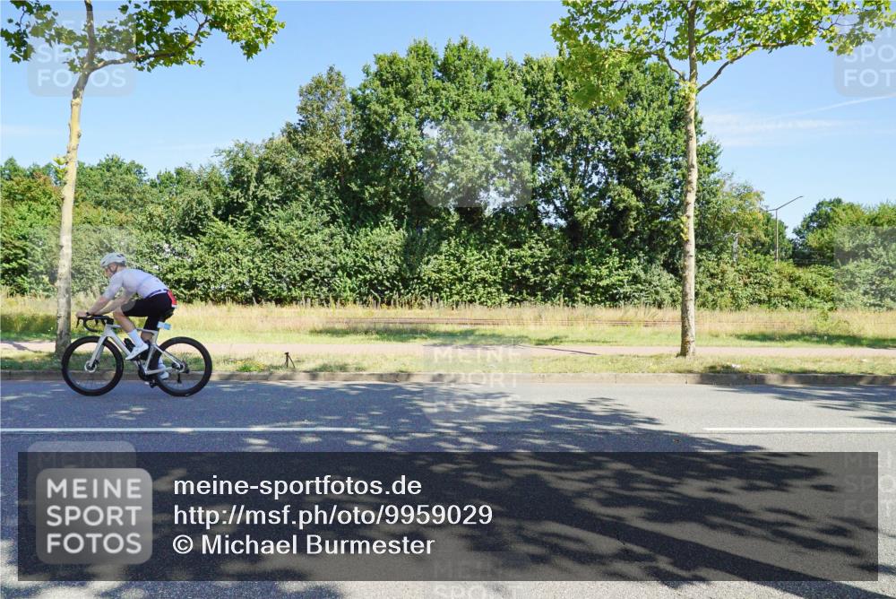 09.08.2026 - GEWOBA Citytriathlon Bremen Michael Burmester http://msf.ph/oto/9959029 09.08.2026 12:12:07 Radfahren 618, 677 meine-sportfotos.de