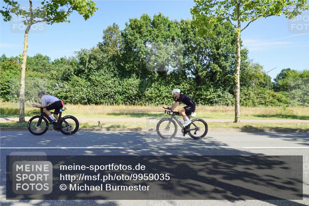 09.08.2026 - GEWOBA Citytriathlon Bremen Michael Burmester http://msf.ph/oto/9959035 09.08.2026 12:12:17 Radfahren 589, 610, 618, 632, 677, 697 meine-sportfotos.de