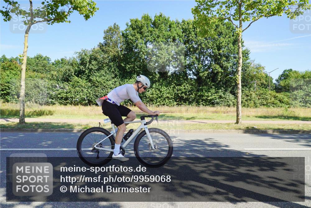 09.08.2026 - GEWOBA Citytriathlon Bremen Michael Burmester http://msf.ph/oto/9959068 09.08.2026 12:12:50 Radfahren 556, 593, 605, 606, 683, 686, 723, 764, 843, 878, 951 meine-sportfotos.de