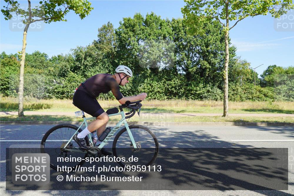 09.08.2026 - GEWOBA Citytriathlon Bremen Michael Burmester http://msf.ph/oto/9959113 09.08.2026 12:14:16 Radfahren 594, 662 meine-sportfotos.de