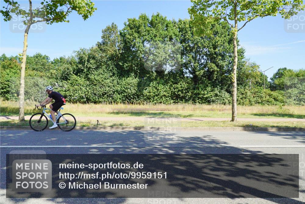09.08.2026 - GEWOBA Citytriathlon Bremen Michael Burmester http://msf.ph/oto/9959151 09.08.2026 12:15:16 Radfahren 613, 615, 646, 793, 924, 1008, 1016, 1128 meine-sportfotos.de