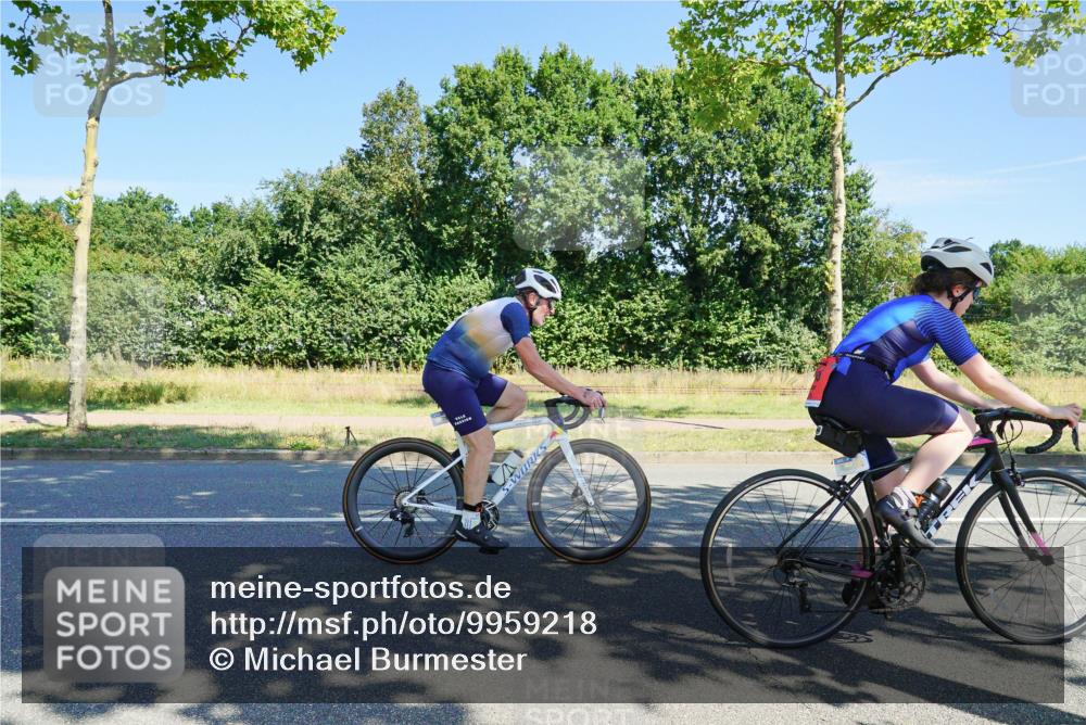 09.08.2026 - GEWOBA Citytriathlon Bremen Michael Burmester http://msf.ph/oto/9959218 09.08.2026 12:16:53 Radfahren 555, 673, 895, 1130 meine-sportfotos.de