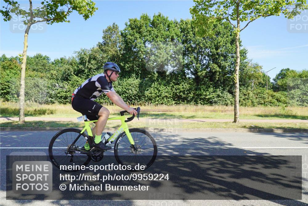 09.08.2026 - GEWOBA Citytriathlon Bremen Michael Burmester http://msf.ph/oto/9959224 09.08.2026 12:17:03 Radfahren 552, 555, 627, 673, 895, 932, 1130 meine-sportfotos.de