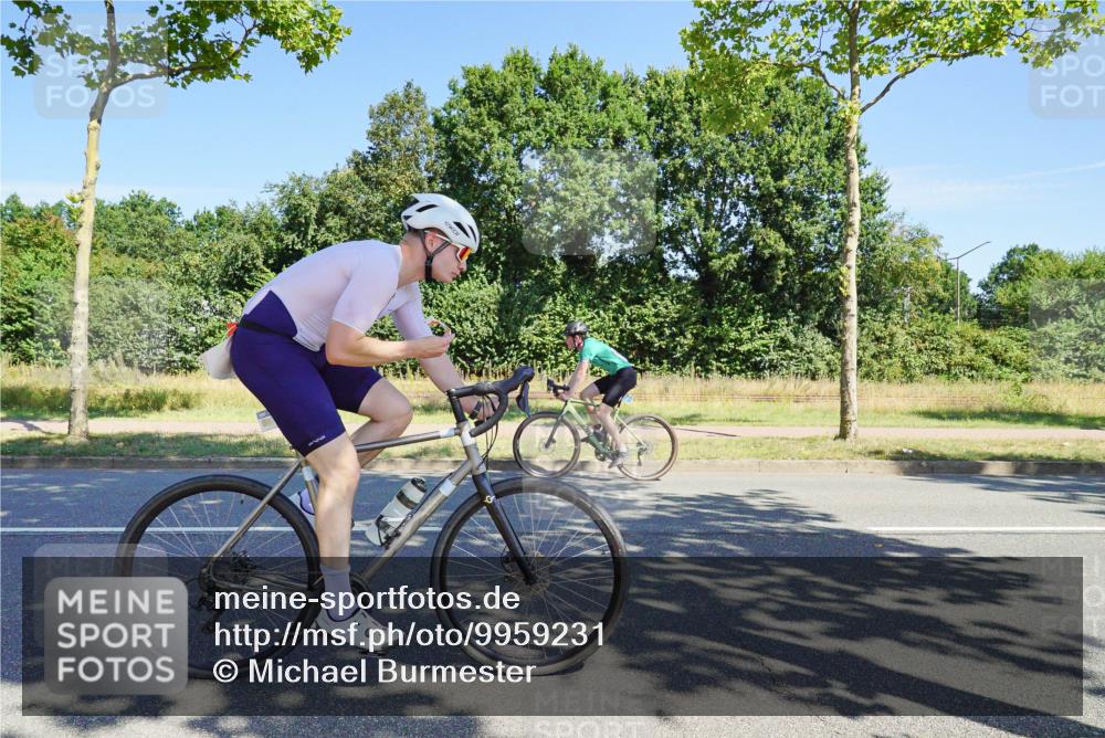 09.08.2026 - GEWOBA Citytriathlon Bremen Michael Burmester http://msf.ph/oto/9959231 09.08.2026 12:17:17 Radfahren 552, 565, 600, 778, 1143, 1158 meine-sportfotos.de