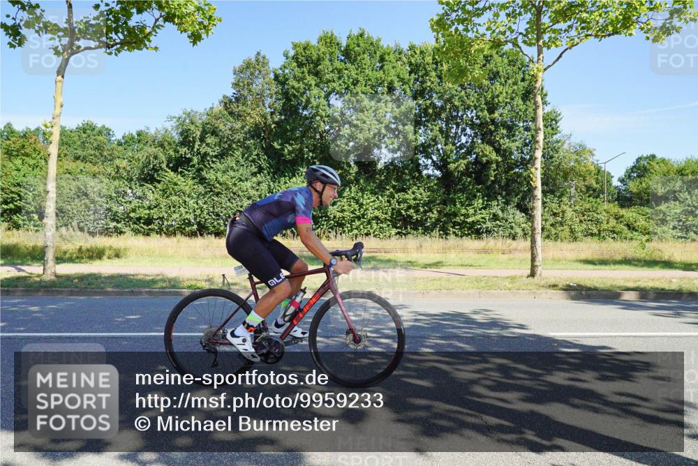 09.08.2026 - GEWOBA Citytriathlon Bremen Michael Burmester http://msf.ph/oto/9959233 09.08.2026 12:17:18 Radfahren 552, 565, 600, 653, 778, 1143, 1158 meine-sportfotos.de
