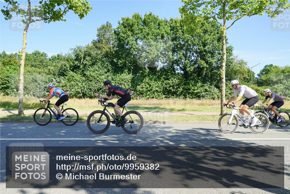 09.08.2026 - GEWOBA Citytriathlon Bremen Michael Burmester http://msf.ph/oto/9959382 09.08.2026 12:21:22 Radfahren 596, 644, 731, 1115, 1132 meine-sportfotos.de