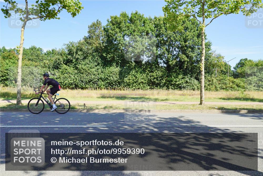 09.08.2026 - GEWOBA Citytriathlon Bremen Michael Burmester http://msf.ph/oto/9959390 09.08.2026 12:21:39 Radfahren 667, 737, 768, 834, 902, 998, 1111 meine-sportfotos.de
