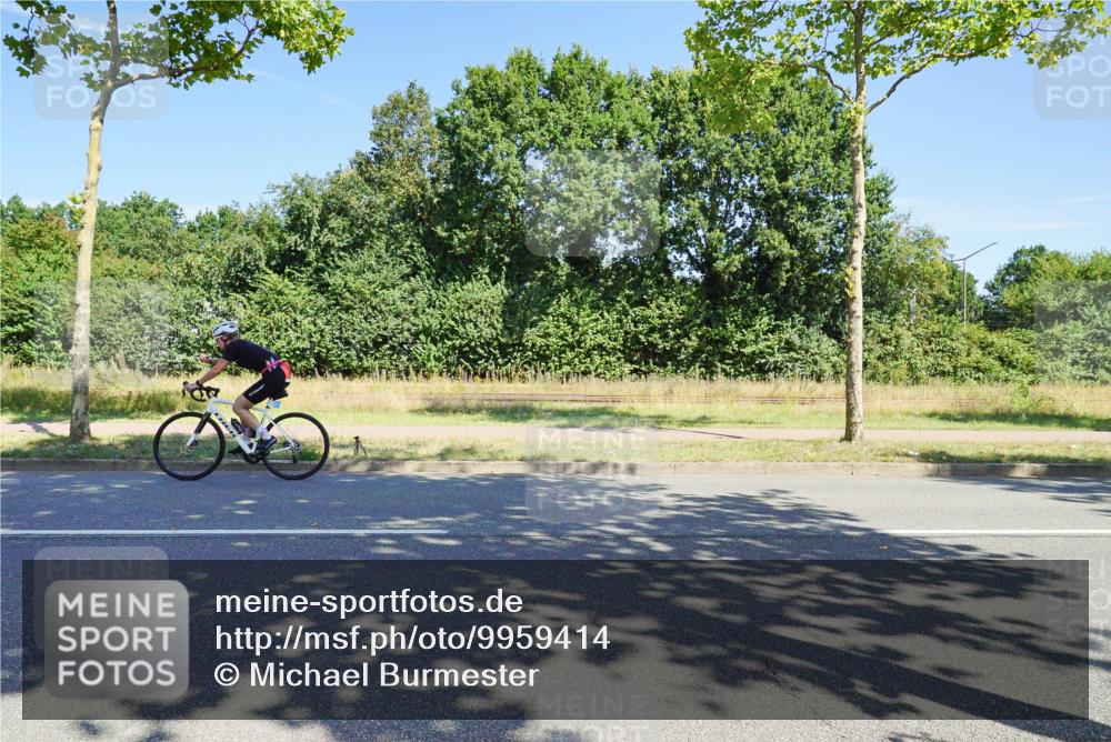 09.08.2026 - GEWOBA Citytriathlon Bremen Michael Burmester http://msf.ph/oto/9959414 09.08.2026 12:22:08 Radfahren 541, 559, 571, 623, 687, 695, 896, 953, 954, 1102, 1114, 1139, 1154 meine-sportfotos.de