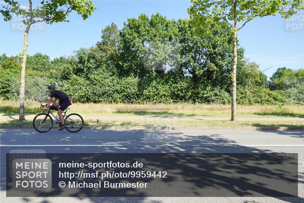 09.08.2026 - GEWOBA Citytriathlon Bremen Michael Burmester http://msf.ph/oto/9959442 09.08.2026 12:22:45 Radfahren 664, 681, 787, 800, 805, 945, 956, 1012, 1108 meine-sportfotos.de