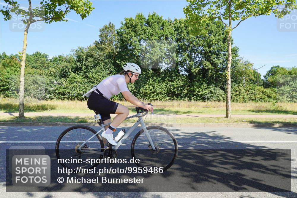 09.08.2026 - GEWOBA Citytriathlon Bremen Michael Burmester http://msf.ph/oto/9959486 09.08.2026 12:23:45 Radfahren 701, 705, 890, 1107 meine-sportfotos.de