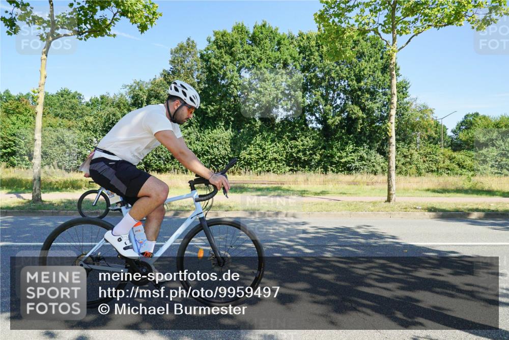09.08.2026 - GEWOBA Citytriathlon Bremen Michael Burmester http://msf.ph/oto/9959497 09.08.2026 12:24:01 Radfahren 570, 585, 761, 887, 891, 1105, 1124, 1159 meine-sportfotos.de