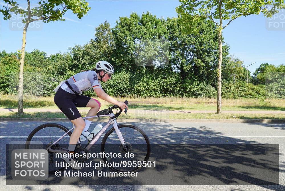 09.08.2026 - GEWOBA Citytriathlon Bremen Michael Burmester http://msf.ph/oto/9959501 09.08.2026 12:24:06 Radfahren 570, 585, 761, 887, 891, 1105, 1124, 1159 meine-sportfotos.de