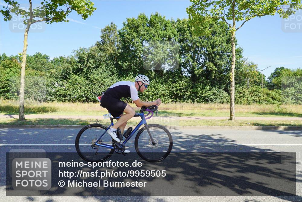 09.08.2026 - GEWOBA Citytriathlon Bremen Michael Burmester http://msf.ph/oto/9959505 09.08.2026 12:24:13 Radfahren 546, 586, 870, 887, 891, 1105 meine-sportfotos.de
