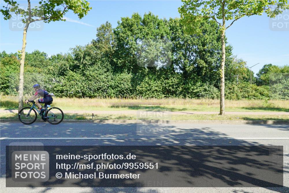 09.08.2026 - GEWOBA Citytriathlon Bremen Michael Burmester http://msf.ph/oto/9959551 09.08.2026 12:25:13 Radfahren 548, 602, 858, 859, 899, 1140 meine-sportfotos.de