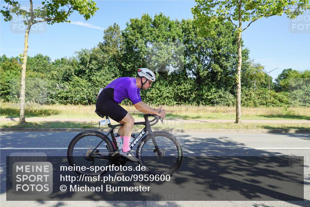09.08.2026 - GEWOBA Citytriathlon Bremen Michael Burmester http://msf.ph/oto/9959600 09.08.2026 12:26:26 Radfahren 621, 674, 766, 842, 908, 985, 1127 meine-sportfotos.de