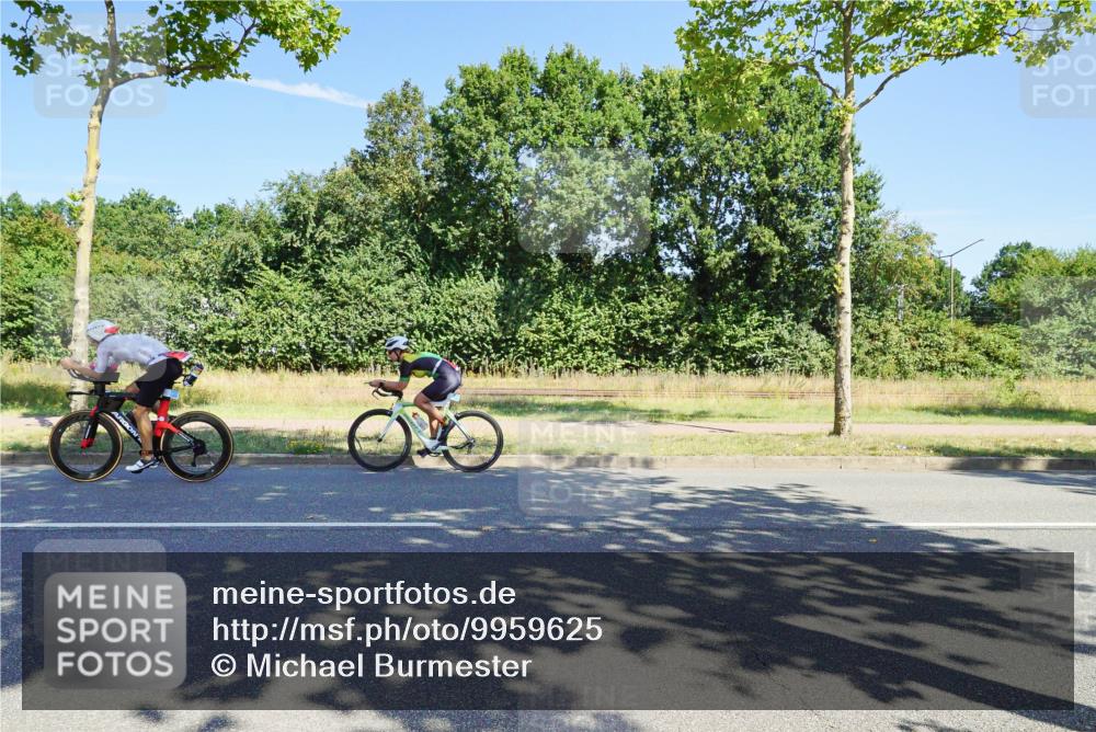 09.08.2026 - GEWOBA Citytriathlon Bremen Michael Burmester http://msf.ph/oto/9959625 09.08.2026 12:27:02 Radfahren 588, 607, 633, 813, 822, 856, 958, 1001, 1103 meine-sportfotos.de