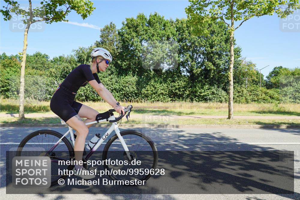 09.08.2026 - GEWOBA Citytriathlon Bremen Michael Burmester http://msf.ph/oto/9959628 09.08.2026 12:27:05 Radfahren 588, 633, 813, 822, 856, 958, 962, 1103 meine-sportfotos.de