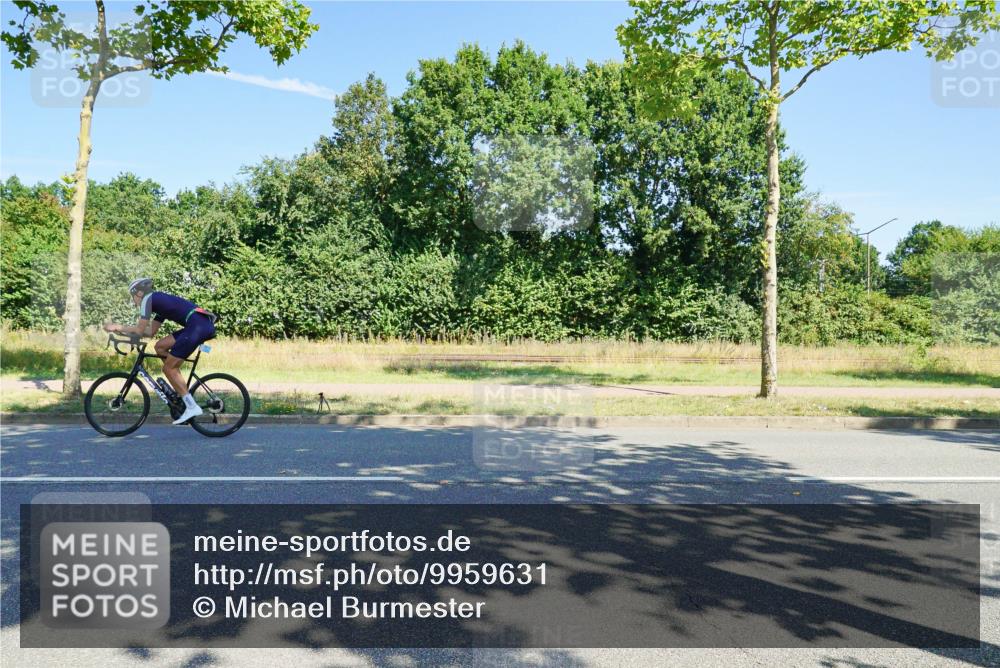 09.08.2026 - GEWOBA Citytriathlon Bremen Michael Burmester http://msf.ph/oto/9959631 09.08.2026 12:27:14 Radfahren 588, 813, 958, 962 meine-sportfotos.de