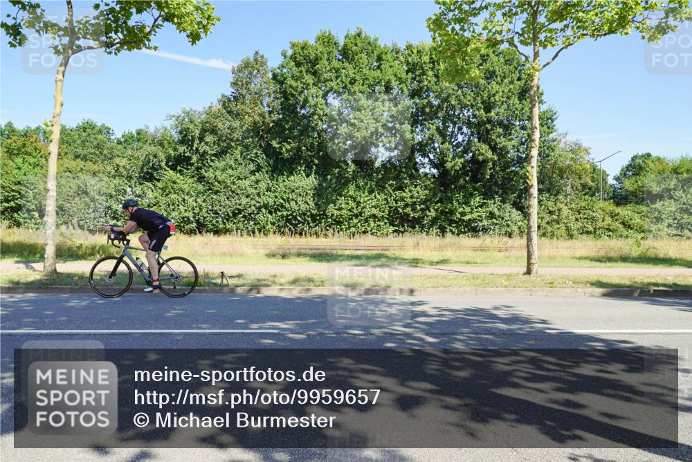 09.08.2026 - GEWOBA Citytriathlon Bremen Michael Burmester http://msf.ph/oto/9959657 09.08.2026 12:27:51 Radfahren 684, 801, 828, 831, 854, 917, 1157 meine-sportfotos.de