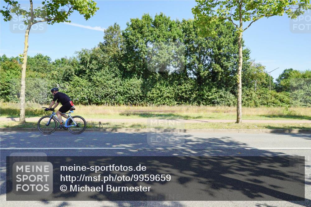 09.08.2026 - GEWOBA Citytriathlon Bremen Michael Burmester http://msf.ph/oto/9959659 09.08.2026 12:27:53 Radfahren 554, 684, 801, 828, 831, 917, 1157 meine-sportfotos.de