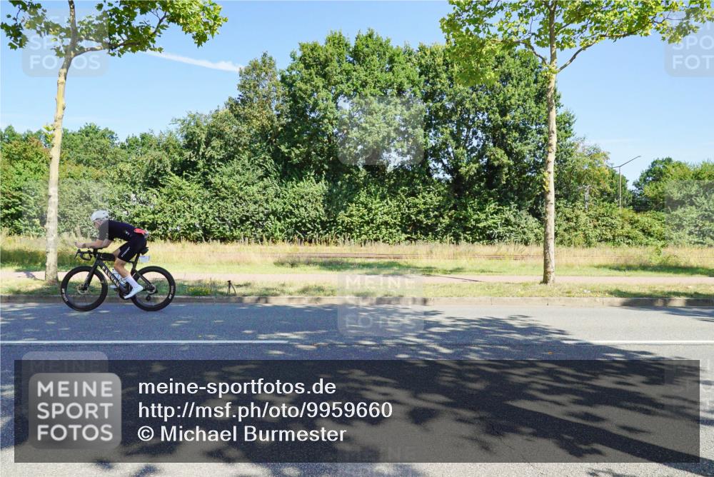 09.08.2026 - GEWOBA Citytriathlon Bremen Michael Burmester http://msf.ph/oto/9959660 09.08.2026 12:27:56 Radfahren 554, 660, 684, 828, 831, 917, 1157 meine-sportfotos.de