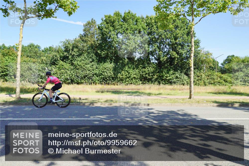 09.08.2026 - GEWOBA Citytriathlon Bremen Michael Burmester http://msf.ph/oto/9959662 09.08.2026 12:27:59 Radfahren 554, 660, 831, 917, 1157 meine-sportfotos.de