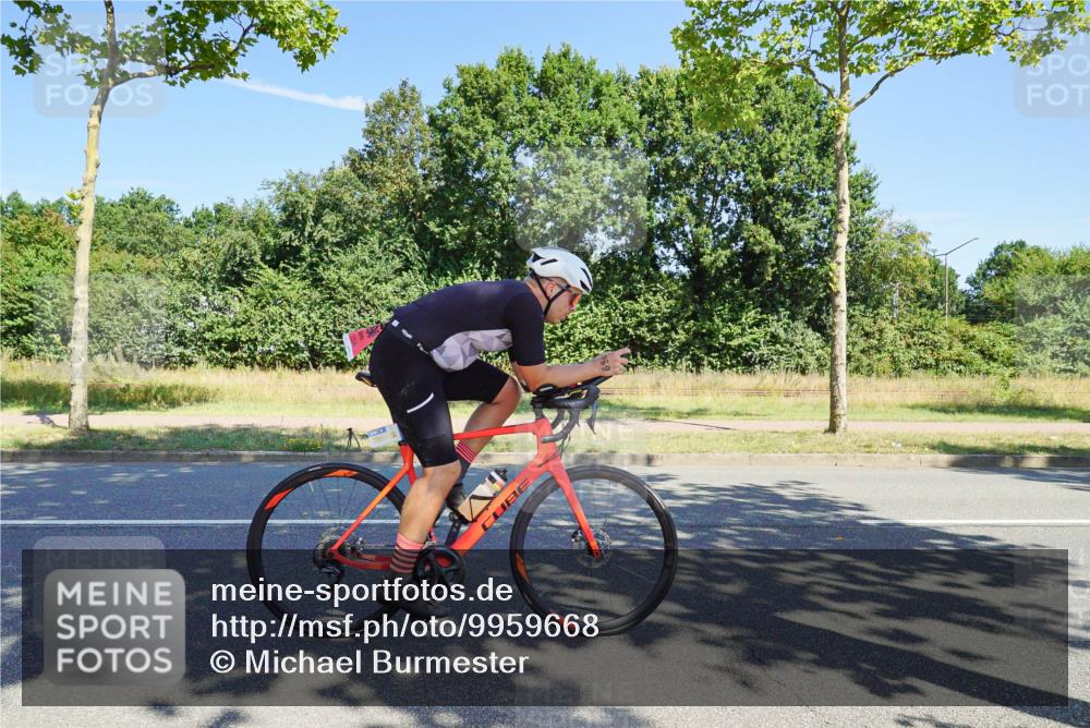 09.08.2026 - GEWOBA Citytriathlon Bremen Michael Burmester http://msf.ph/oto/9959668 09.08.2026 12:28:09 Radfahren 554, 660, 661, 666, 690, 917, 951, 1002, 1148 meine-sportfotos.de